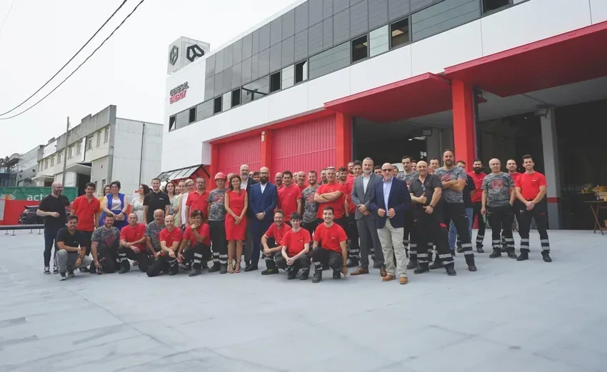 Todo el equipo de Genesal Energy con el presidente de la Xunta de Galicia, Alfonso Rueda