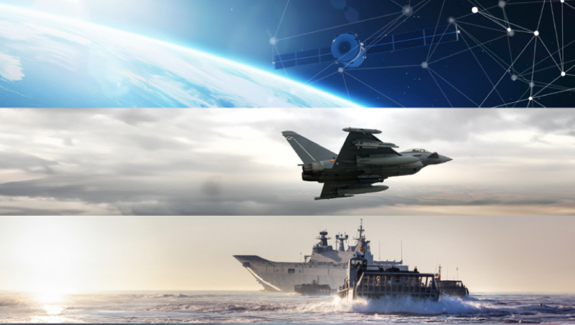 Técnico midiendo el rendimiento de un panel solar con un multímetro.