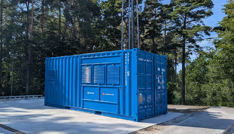 Grupo electrógeno en contenedor de 20 pies para seguridad energética en aeropuertos, diseñado por Genesal Energy